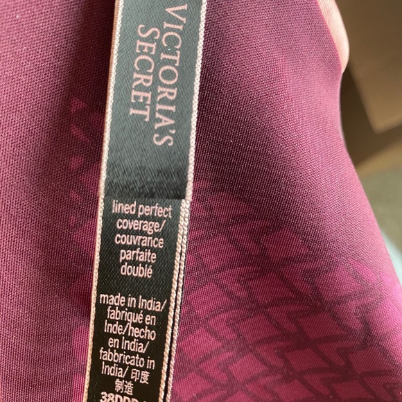 Victoria Secret Bra - Picture 2 of 3